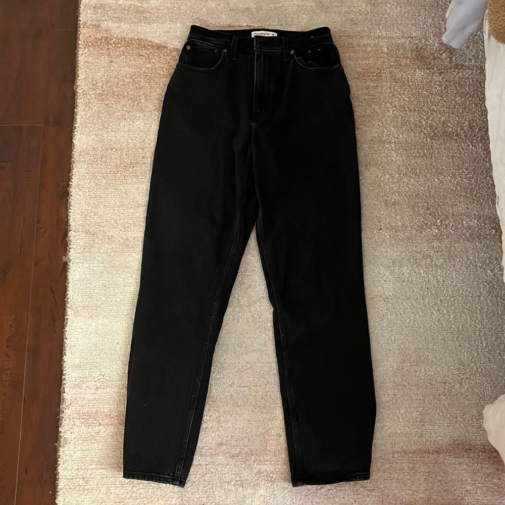 Abercrombie & Fitch 90s Straight Ultra High Rise Black Jean (curve love)